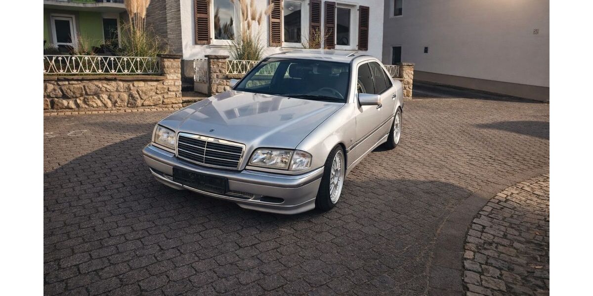 Mercedes-Benz C 180 204.000 km 4.500 &euro; Perl 66706