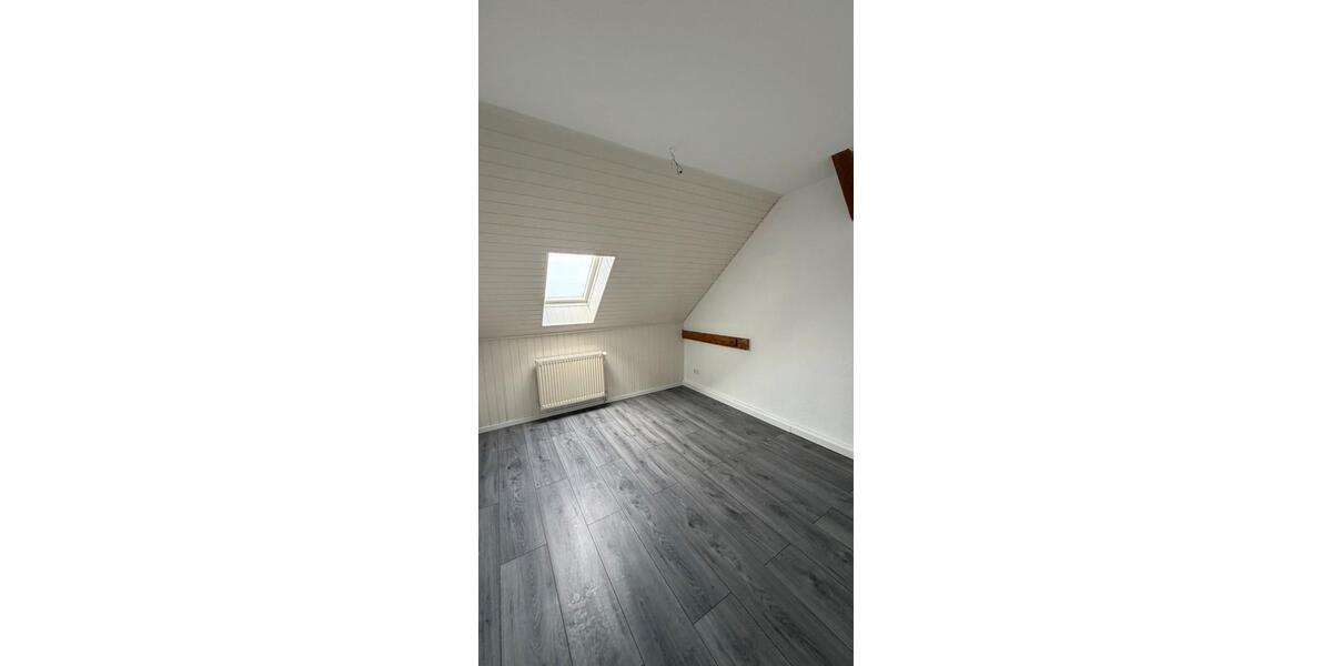 Dachgeschoßwohnung Riesa - 3 Zimmer, 70 m&sup2;, 480&euro; | Angebot:26657642