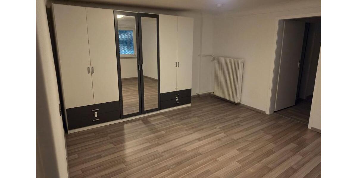 Etagenwohnung Metzingen - 1 Zimmer, 100 m&sup2;, 1.000&euro; | Angebot:26279711