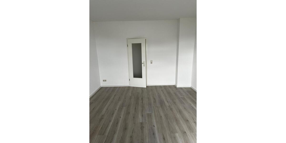 Etagenwohnung Riesa - 3 Zimmer, 73 m&sup2;, 437&euro; | Angebot:25646457