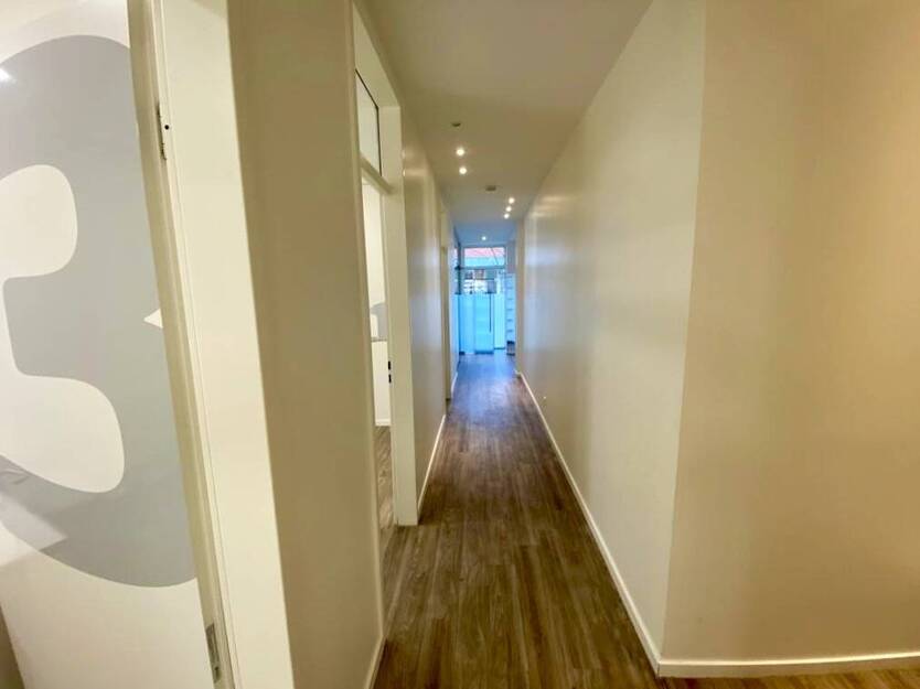 Moderne und großzügige Praxisräumlichkeiten auf zwei Etagen 9 zimmer