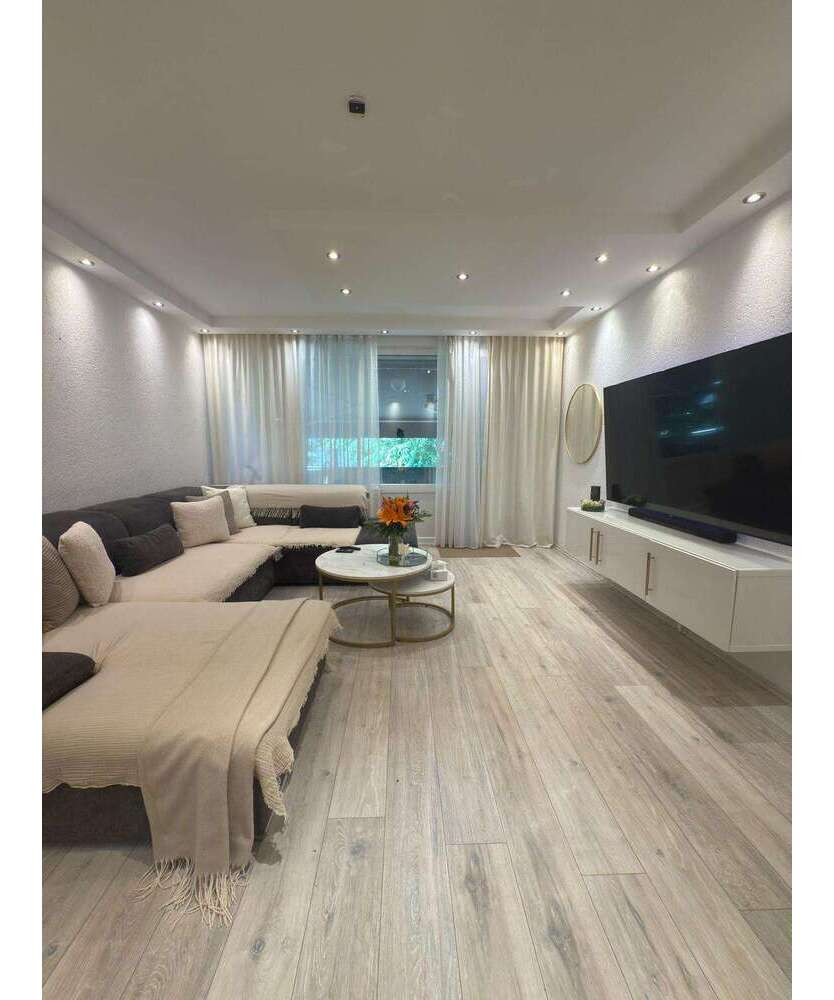Wohnung zum Kaufen in Köln-Hohlweide 410.000 € 90 m²