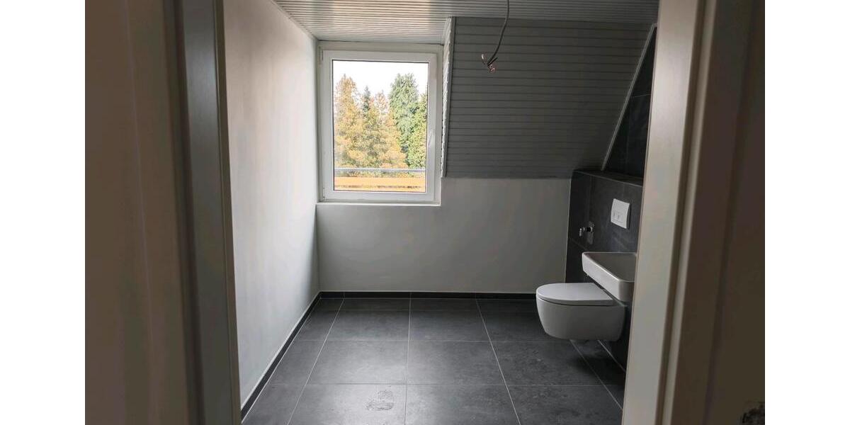 Dachgeschoßwohnung Mülheim an der Ruhr Heißen - 3.5 Zimmer, 83 m&sup2;, 1.700&euro; | Angebot:25047254