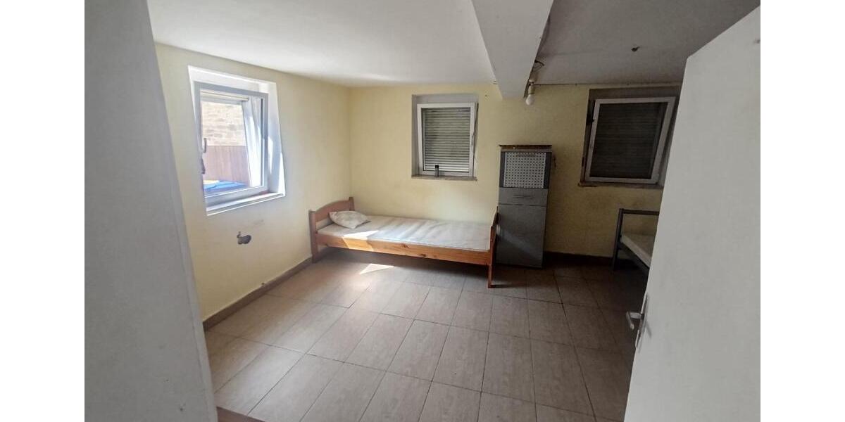 Mehrfamilienhaus, Wohnhaus Geldersheim - 9 Zimmer, 180 m&sup2;, 149.000&euro; | Angebot:27014385
