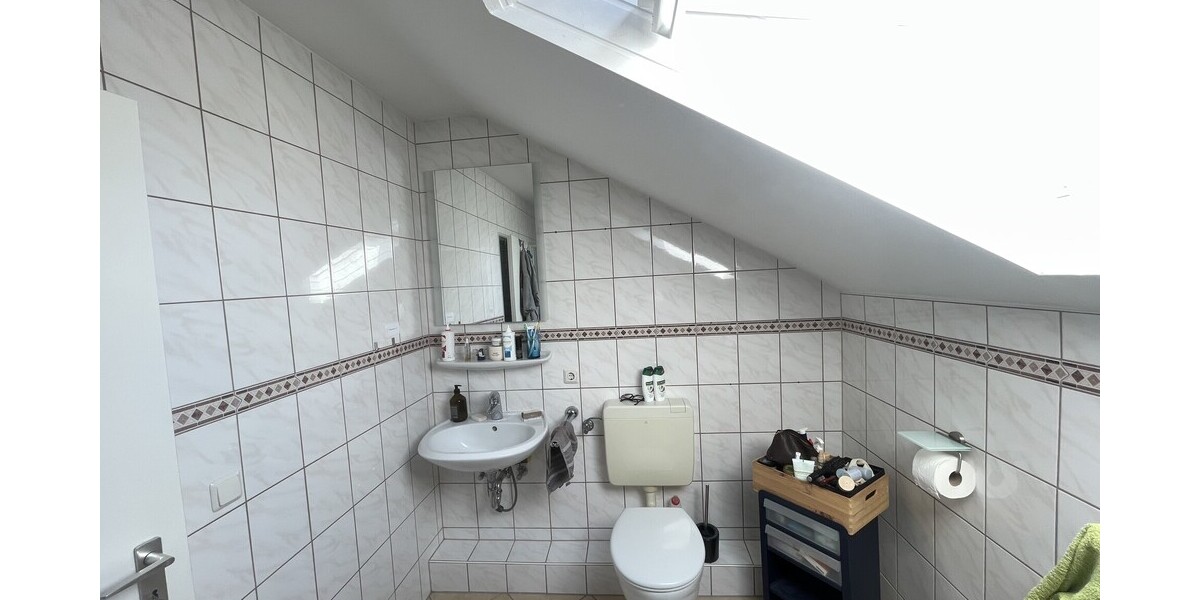 69 m² zum Wohlfühlen – Dachgeschosswohnung mit Stellplatz - Dachgeschoßwohnung Bad Honnef / Aegidienberg Aegidienberg | Angebot:27133833