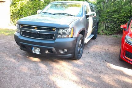 Chevrolet Suburban 360.000 km 6.500 &euro; Niederkassel 53859