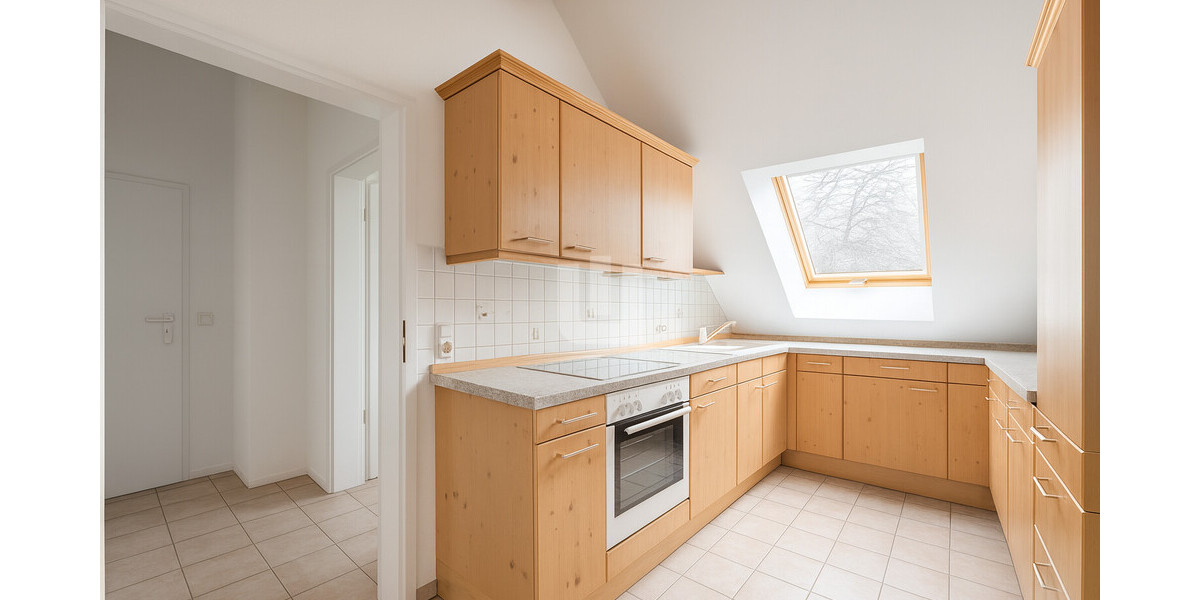 WINDISCH - Gemütliche 2-Zi.- DG Wohnung mit EBK und Balkon in ruhiger & zentraler Wohnlage 2 zimmer