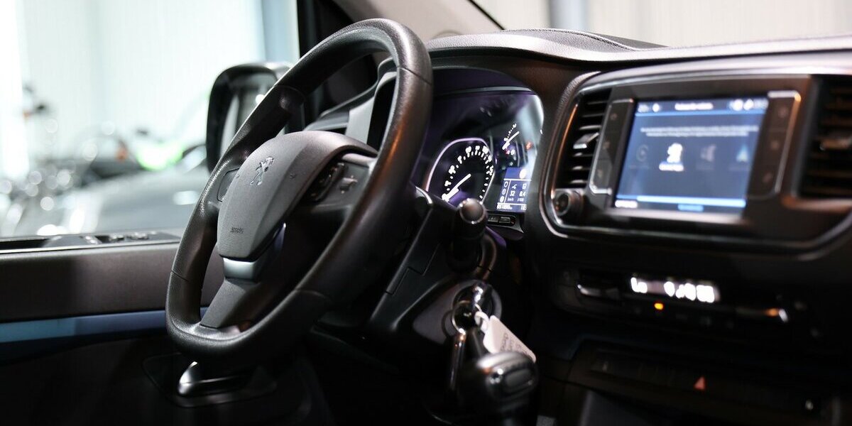 Peugeot Traveller 150 BLUE-HDI EXPERT ACTIVE L2 / 5-SITZ 50.000 km 27.444 &euro; Hamm 59077