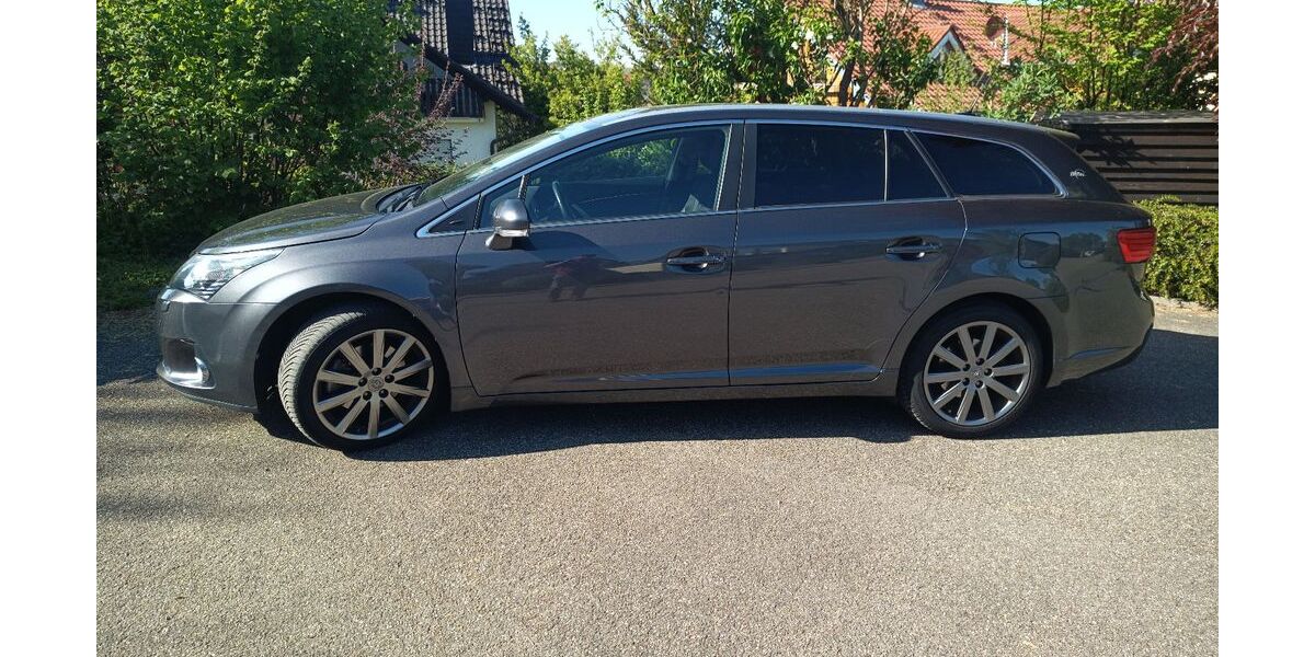 Toyota Avensis 174.686 km 10.200 &euro; Sulzfeld 75056