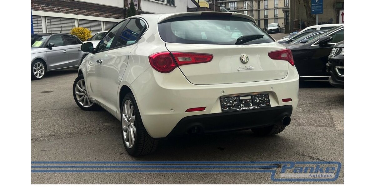 Alfa Romeo Giulietta 1.4 TB Turismo Aut.*BT*SHZ*Leder*Xenon 200.000 km 5.990 &euro; Berlin 13187