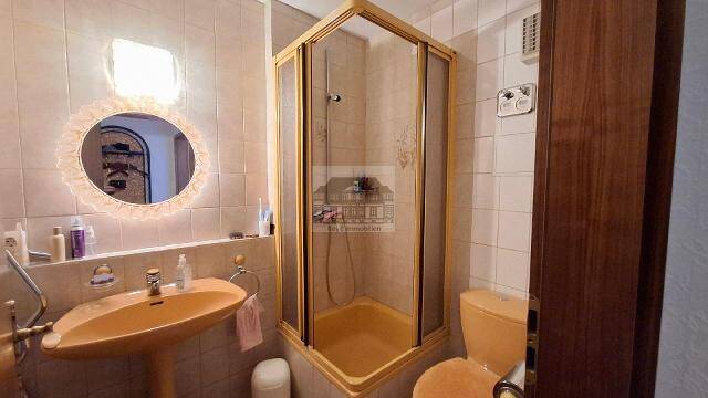 Helle und geräumige 3-Zimmer Wohnung mit Lift, Balkon, Carport
