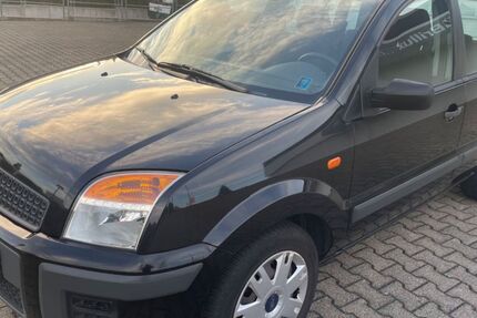 Ford Fusion 117.523 km 3.450 € Krefeld 47809