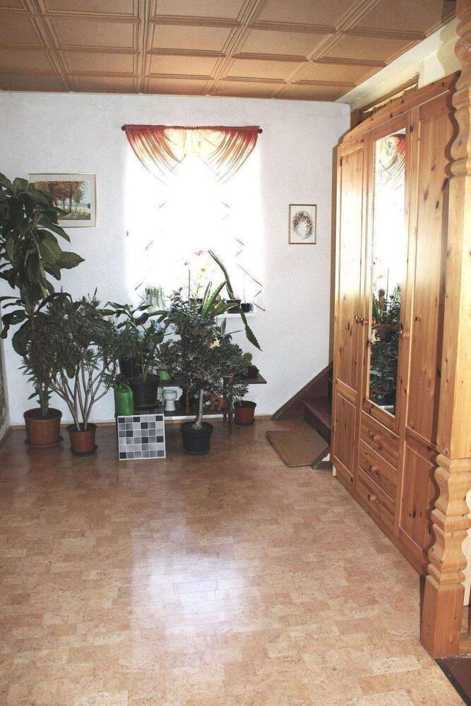 Großes EFH (oder Mehrfamilienhaus) in einem Ortsteil von Dipps!