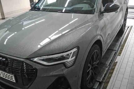 Audi e-tron 54.580 km 39.950 &euro; Hamburg 22047
