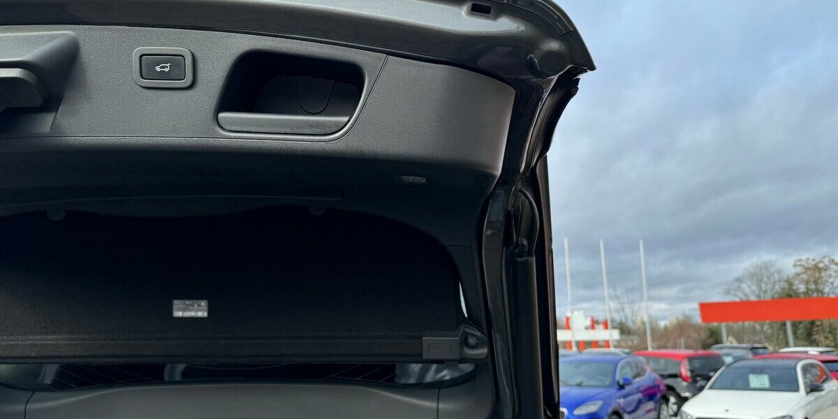 Jaguar E-Pace P250 R-Dynamic Black LED/Nav/VZE/Spur/ACC 70.425 km 23.990 € Leipzig 04347