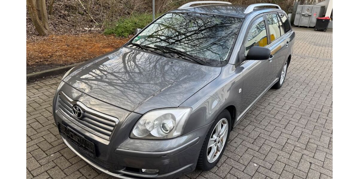 Toyota Avensis 150.000 km 1.999 &euro; Essen 45133