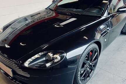 Aston Martin V8