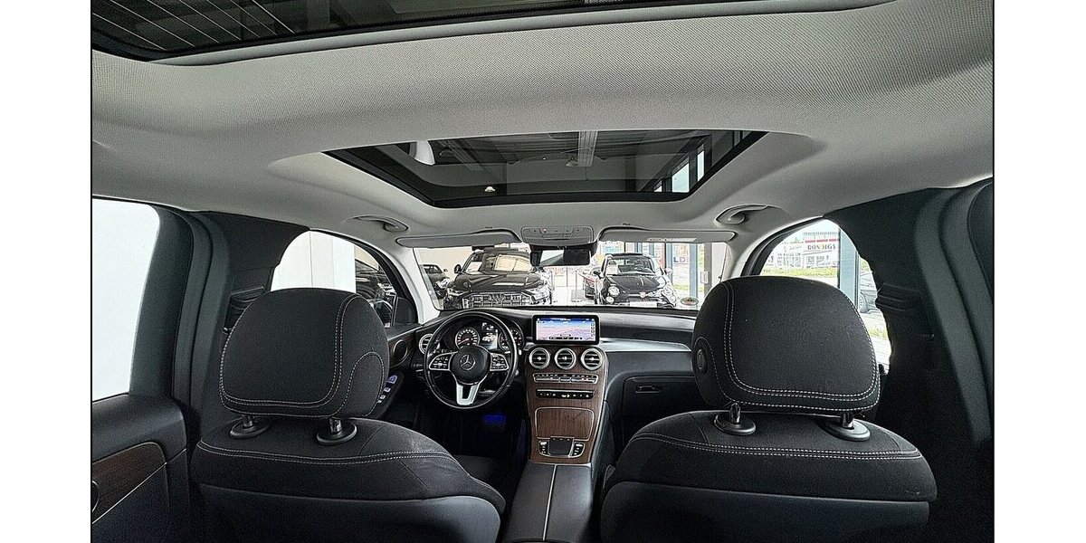 Mercedes-Benz GLC 300 d 4Matic LED Panorama TV AHK Assist. 113.000 km 30.499 &euro; Stade 21682
