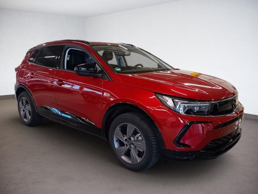 Opel Grandland (X) 8.215 km 26.490 € Wilhelmshaven 26389
