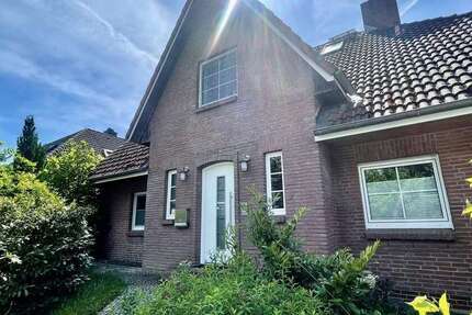 Haus Reinfeld - 7 Zimmer, 250 m&sup2;, 499.000&euro; | Angebot:27025236