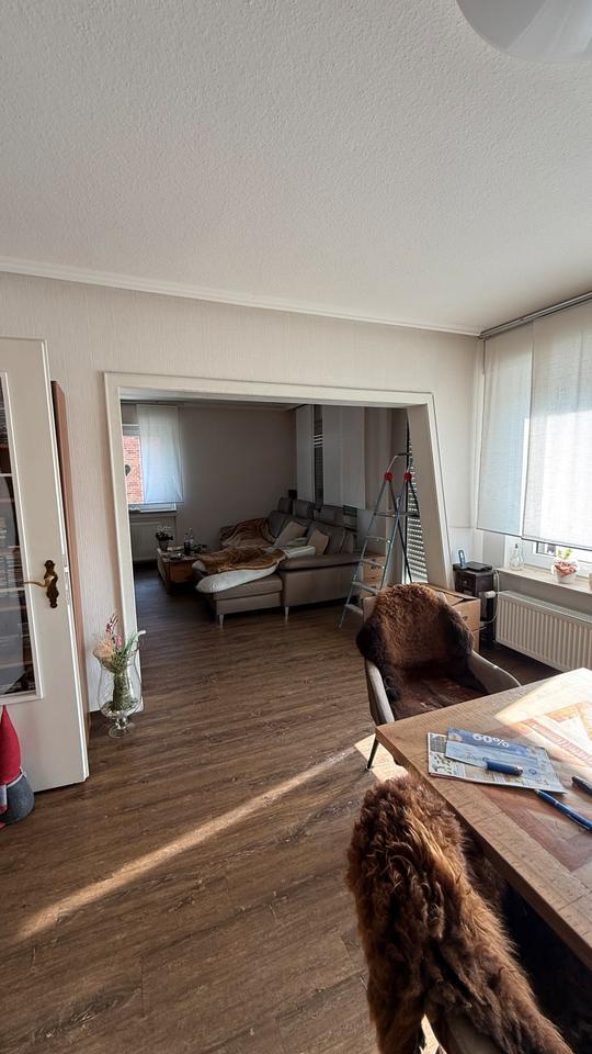 Helle 3 Zimmer-WohnungHaushälfte 1.OG zum 01.10.25 + Balkon