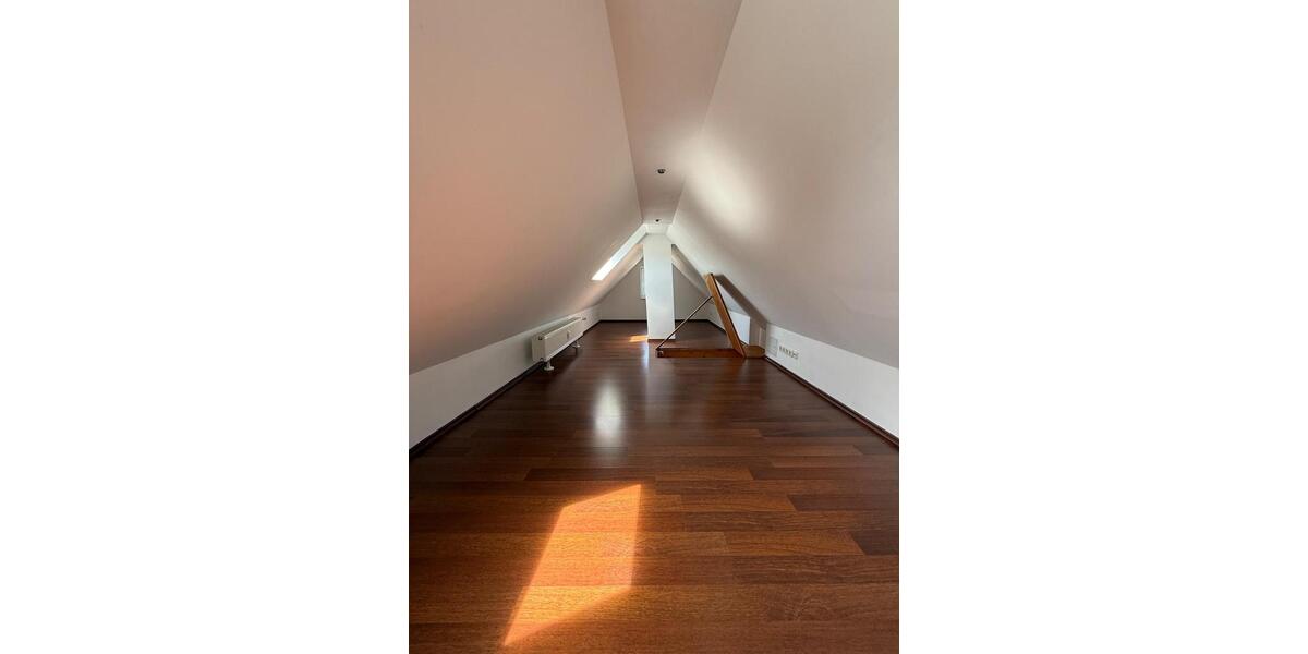 Dachgeschoßwohnung Frankfurt am Main Sindlingen - 2.5 Zimmer, 60 m&sup2;, 1.200&euro; | Angebot:26640404