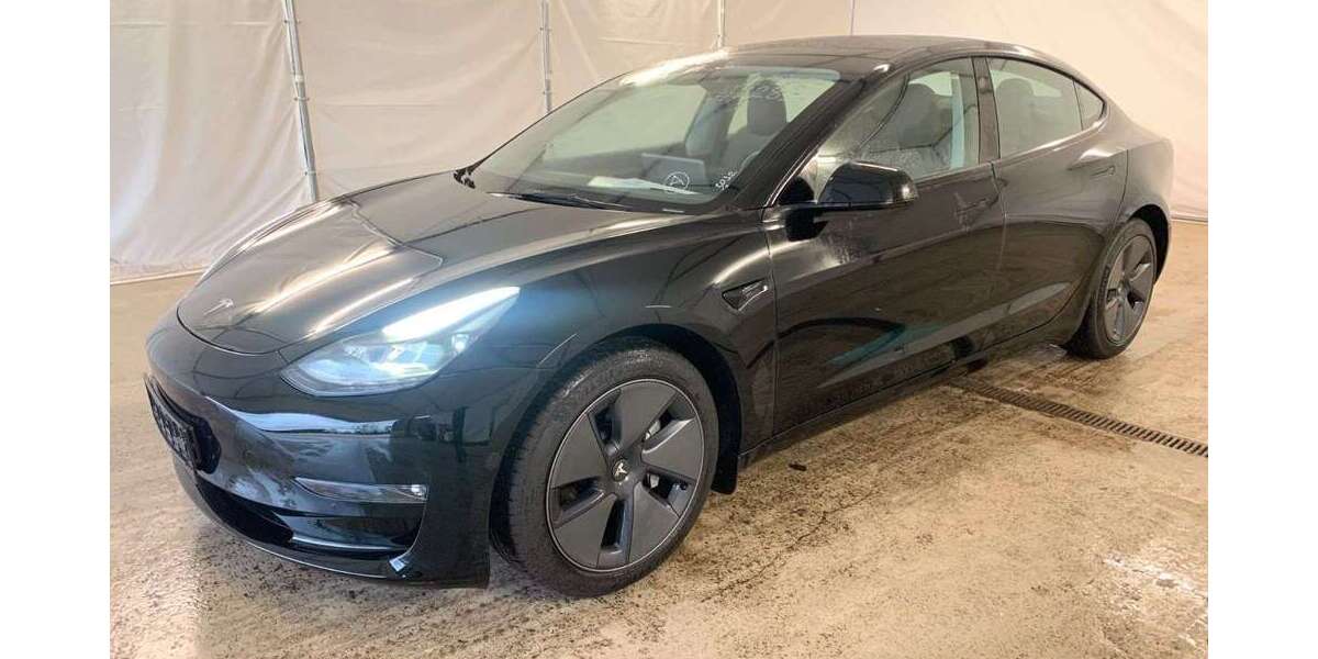 Tesla Model 3 47.814 km 27.350 &euro; Herges-Hallenberg 98587
