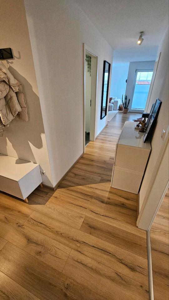 Neuenstadt: Moderne 2,5-Zi.-Wohnung m. Balkon, Top-Lage, Stellpl. zimmer