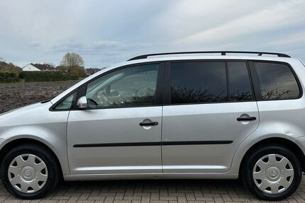 VW Touran 317.361 km 2.100 &euro; Hamburg 22045