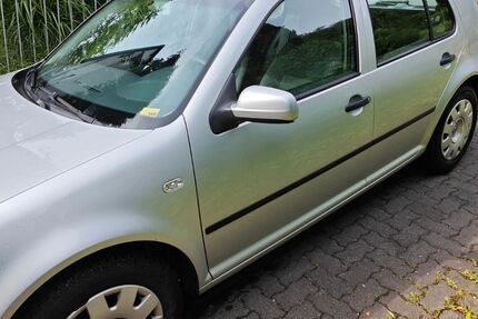 VW Golf 138.000 km 990 &euro; Königswinter 53639