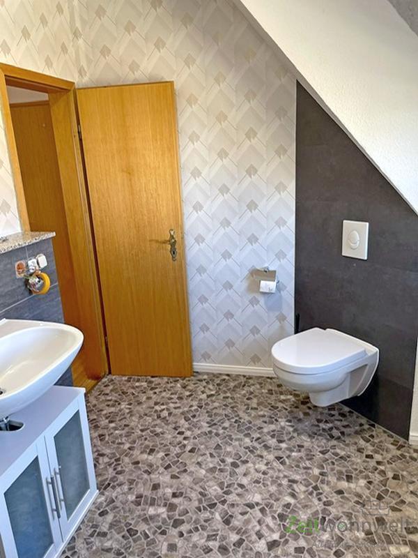 (EF0113_Y) Erfurt: Löbervorstadt, möbliertes Zimmer in schöner Wohnlage mit eigenem Bad, an Wochenendheimfahrer 1 zimmer