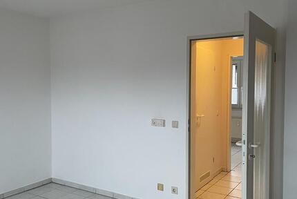 Nachmieter gemütliche kleine Wohnung + Balkon, Keller! 01.06 !
