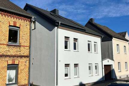 Haus Siegburg - 5.5 Zimmer, 103 m&sup2;, 549.000&euro; | Angebot:25354620