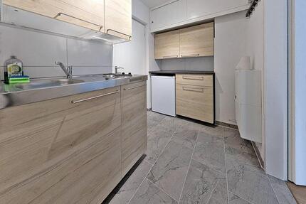 Schöne helle renovierte 1 - Zimmer Wohnung mit EBK