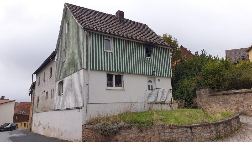 Wohnhaus mit Garage und Nebengebäude zu verkaufen 1 zimmer