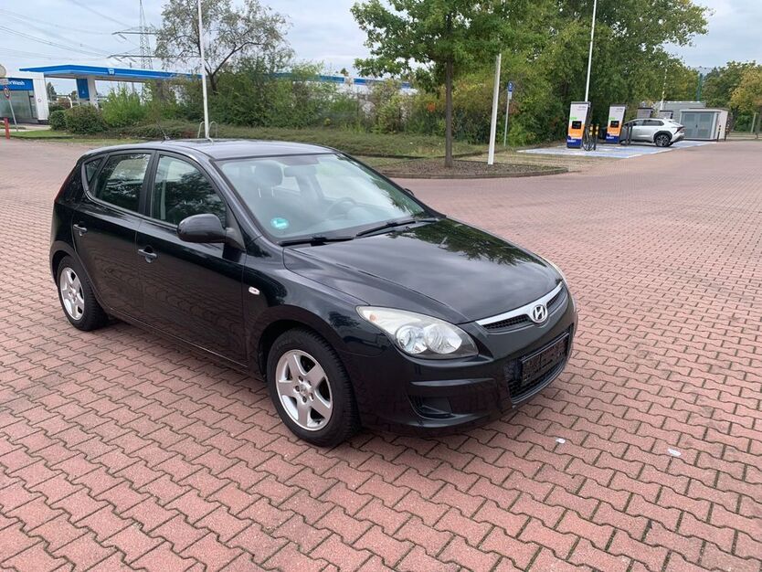 Hyundai i30 152.000 km 2.499 € Halle 06122