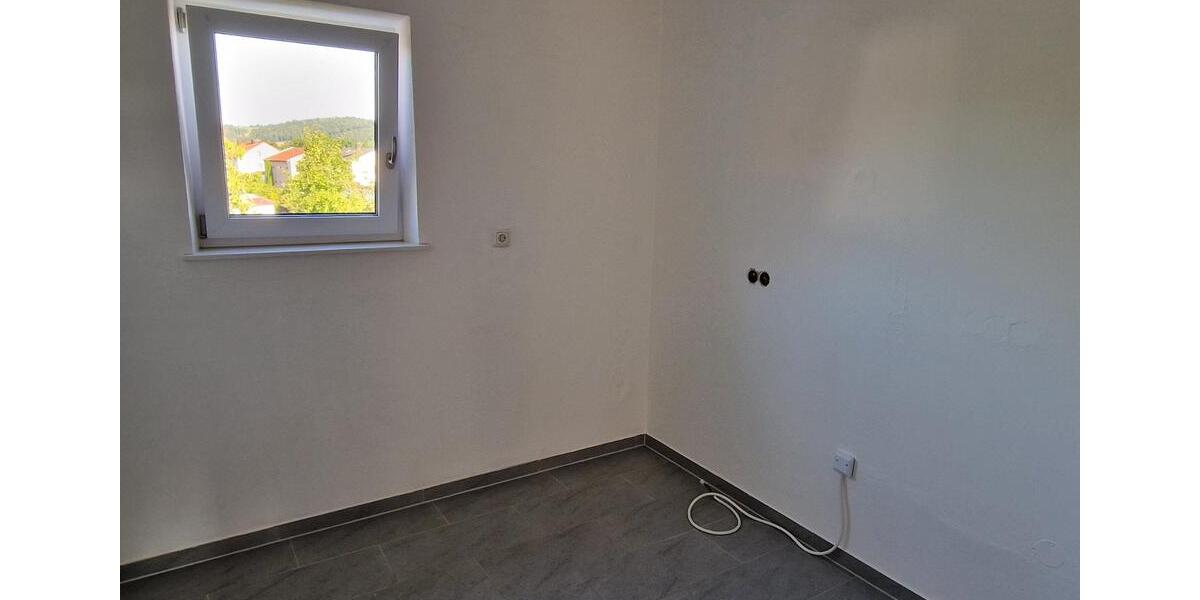 Sehr gepflegtes Mehrfamilienhaus in Massivbauweise 8 zimmer