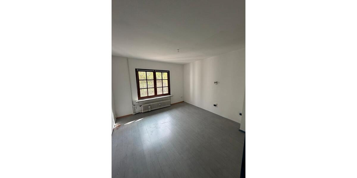 Etagenwohnung Marburg Cappel - 5 Zimmer, 150 m&sup2;, 480&euro; | Angebot:26299967