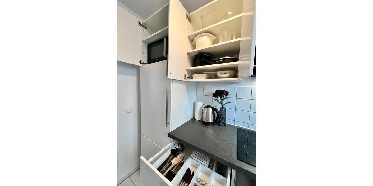 Stilvoll möblierte 1-Zimmer-Dachterrassenwohnung Nahe S-Bahn 1 zimmer