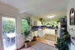CITYHOUSE: Moderne Doppelhaushälfte mit großem Garten, Hobbyraum Souterrain, Keller, Terrasse
