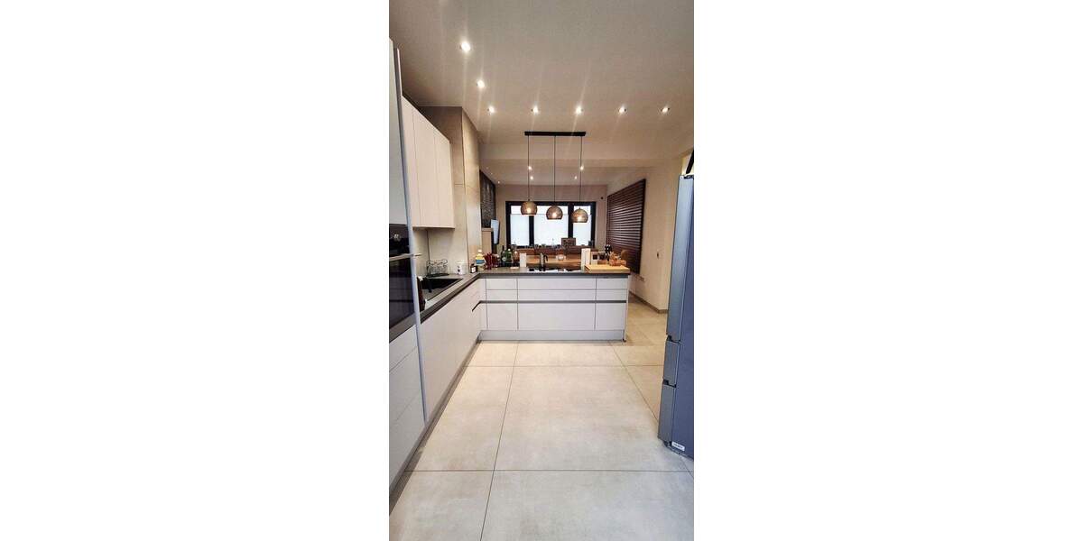 Bieterverfahren! zentrales Wohnjuwel: kernsaniertes Reihenhaus mit Solar, Kamin & Klima 3 zimmer