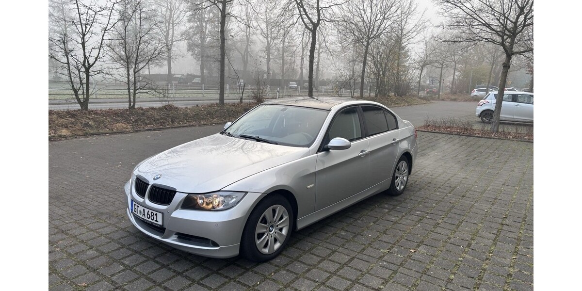 BMW 320 98.000 km 6.750 &euro; Gütersloh 33330