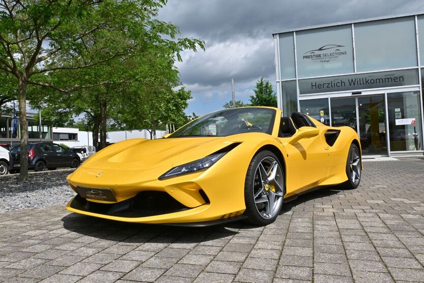 Ferrari F8 6.200 km 376.900 € Freiburg 79111