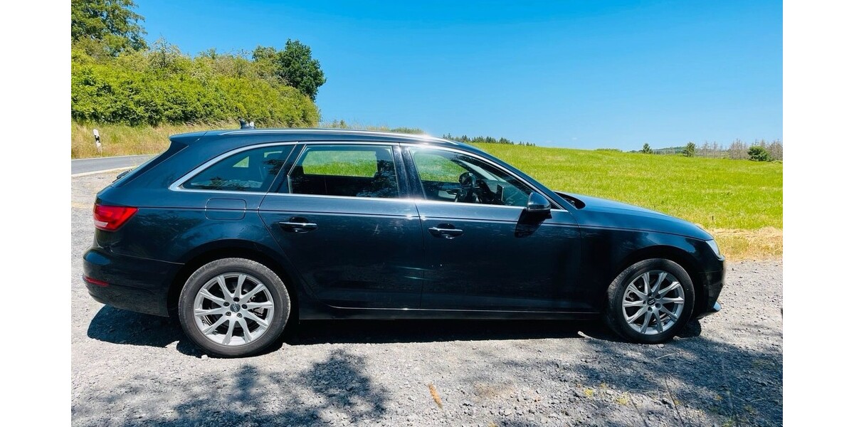 Audi A4 Avant 71.000 km 20.499 € Düsseldorf 40213