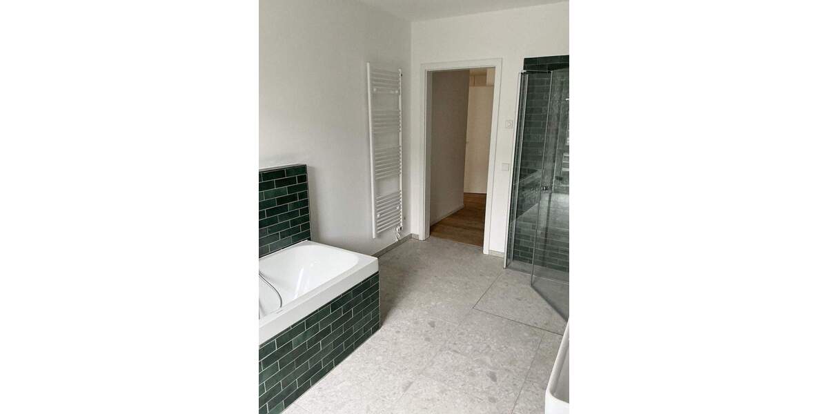 Etagenwohnung Hannover Döhren - 5 Zimmer, 140 m&sup2;, 1.990&euro; | Angebot:24696709