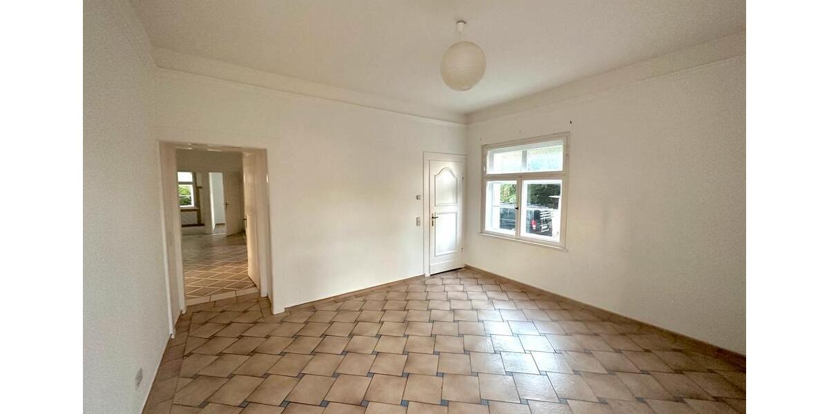 Erdgeschoßwohnung Wurzen - 5 Zimmer, 152 m&sup2;, 1.190&euro; | Angebot:25048399