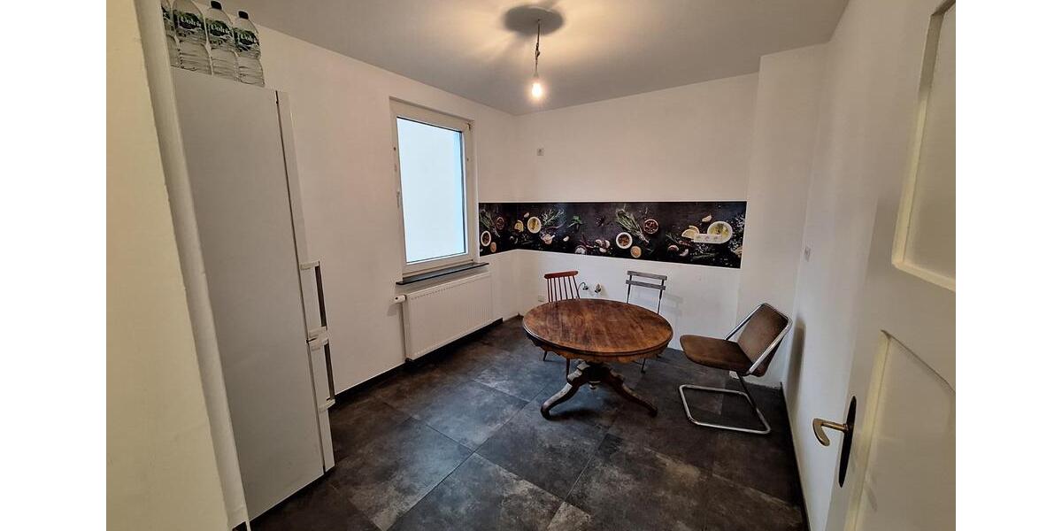 Sanierte 6-Zimmer DHH in Nieder-Eschbach mit Garage in Bestlage 6 zimmer