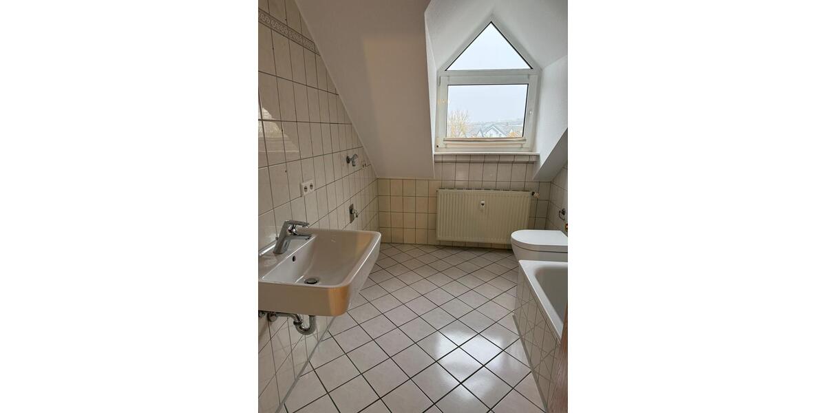 Dachgeschoßwohnung Kastellaun - 4 Zimmer, 93 m&sup2;, 930&euro; | Angebot:25044629