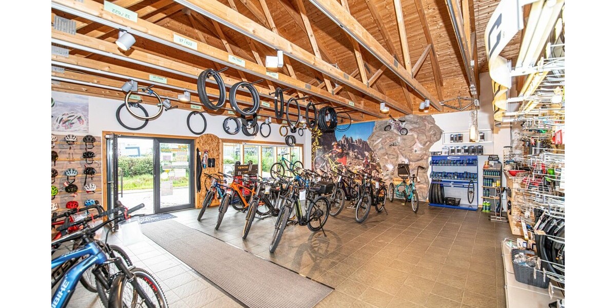 Vielseitige Werkstatt mit großzügiger Freifläche und Raum für Ideen - Gewerbeobjekt Eschlkam | Angebot:24787949