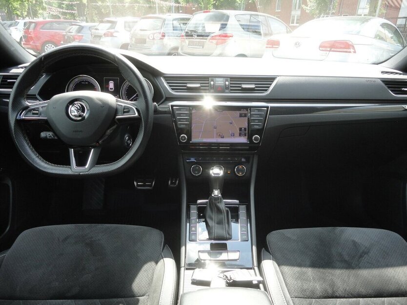 Superb Sportline4x4 Navi PanoSdach BiXenon Leder